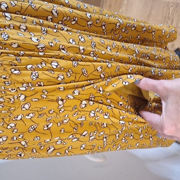 Gorgeous Yellow Mini Dress (with pockets) - Picture 10 of 12